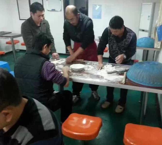 国际货轮电焊厨师帮厨水手机工招聘！包吃住！待遇好！