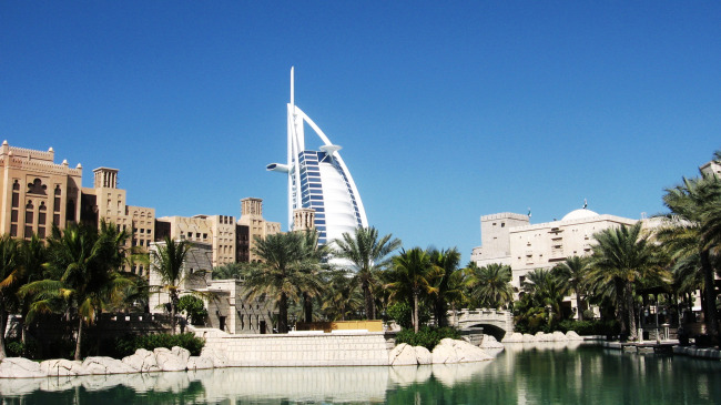 迪拜是出国打工的天堂？看一看真实的迪拜