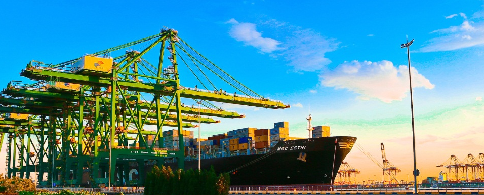 国际货轮厨师焊工水手机工长期招聘，包吃住待遇好，可免费环游世界！！！