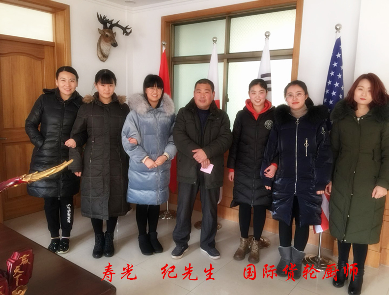 国际货轮客户合影留念